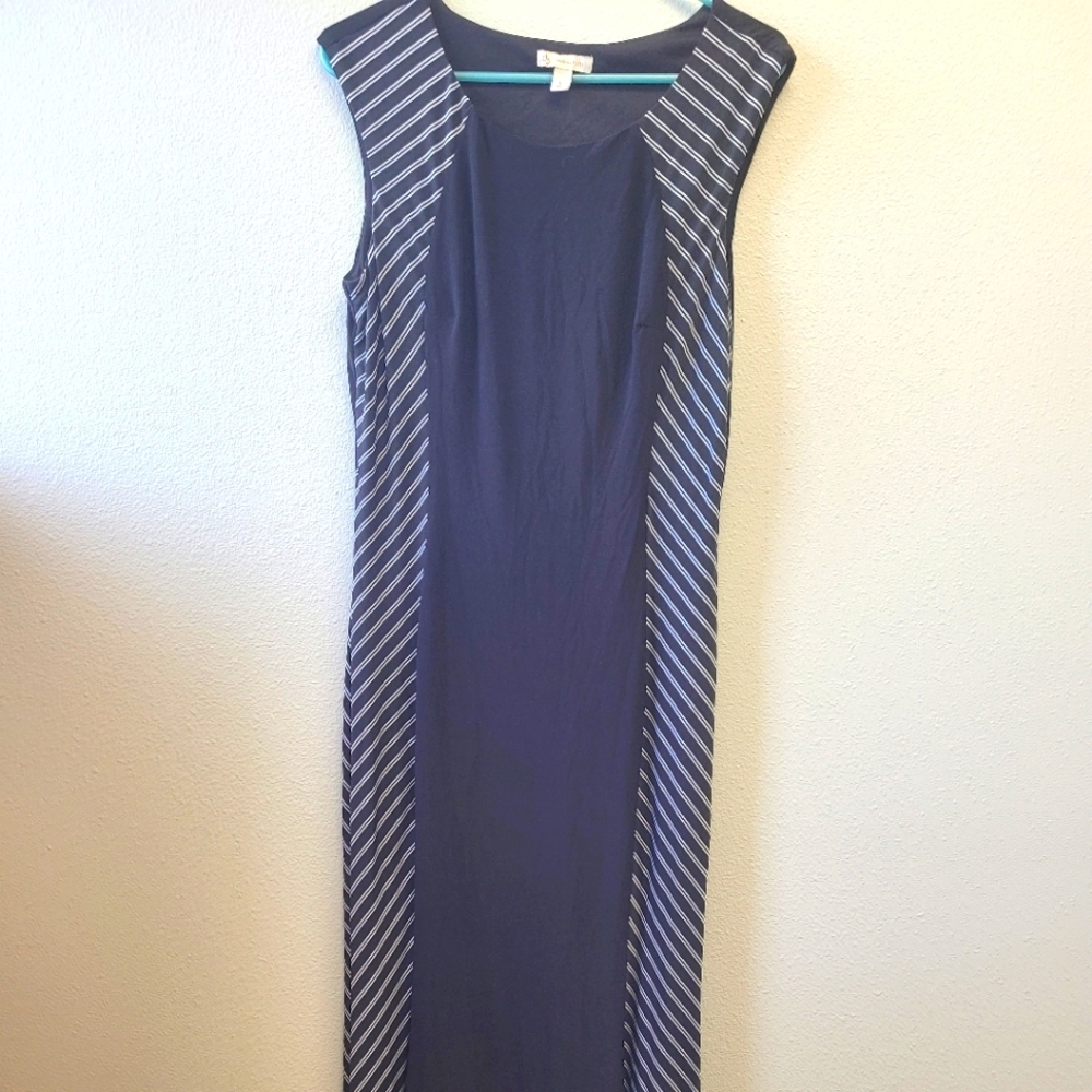 Established 1962 Maxi Dress.  Black and‎ quite stripes size large